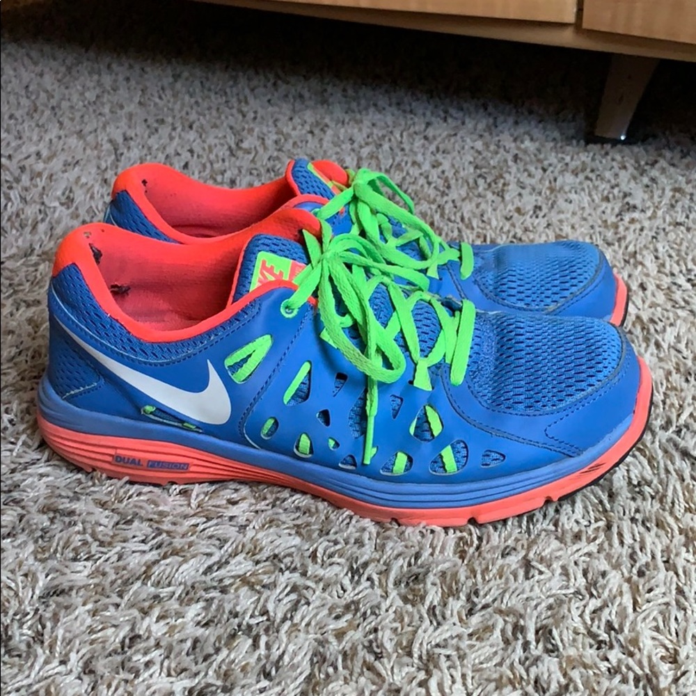Nike Dual Fusion Sneakers